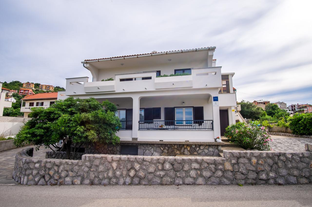 Apartments Stasic Vrbnik Exterior photo