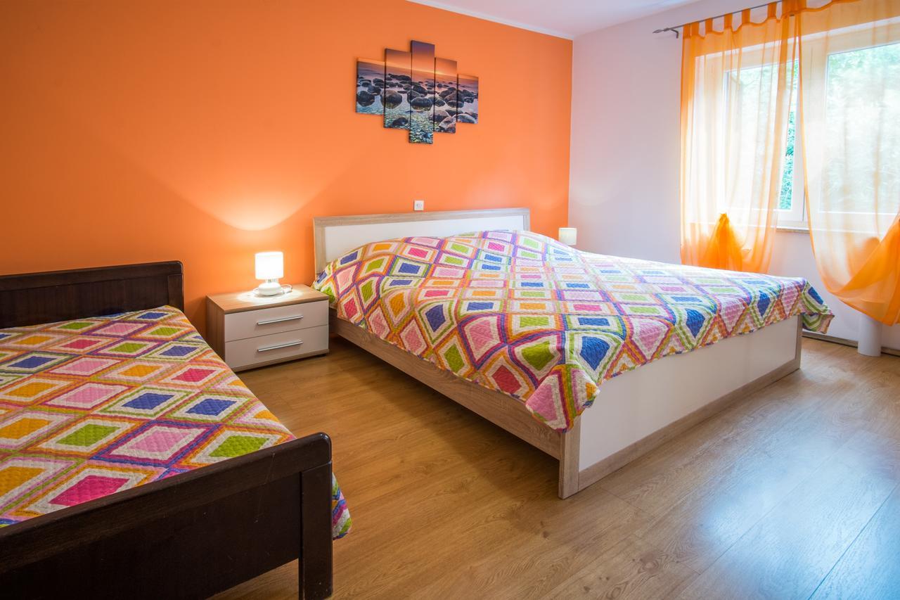Apartments Stasic Vrbnik Exterior photo